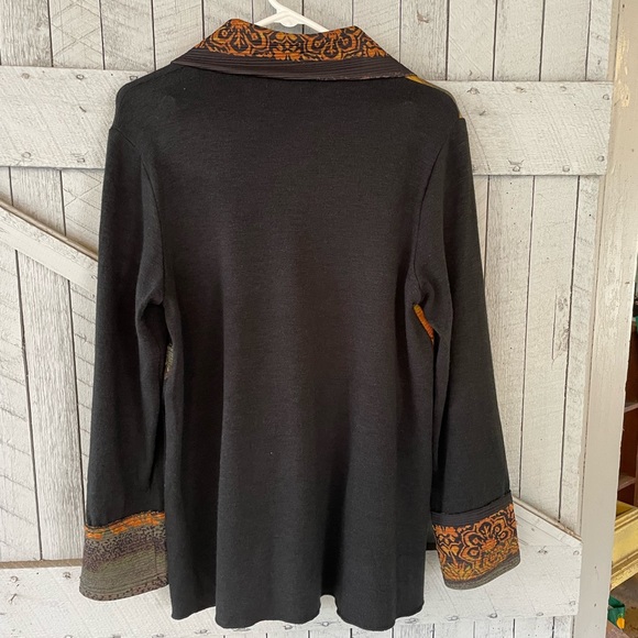 Boutique Button Down Top - Picture 8 of 8